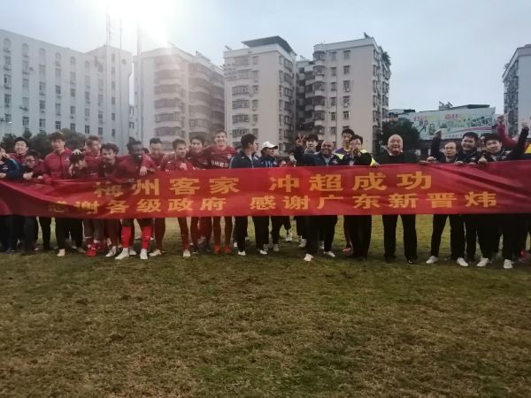 富勒姆中场帕利尼亚的前经纪人梅拉在接受sport1的采访时表示，帕利尼亚仍希望加盟拜仁。